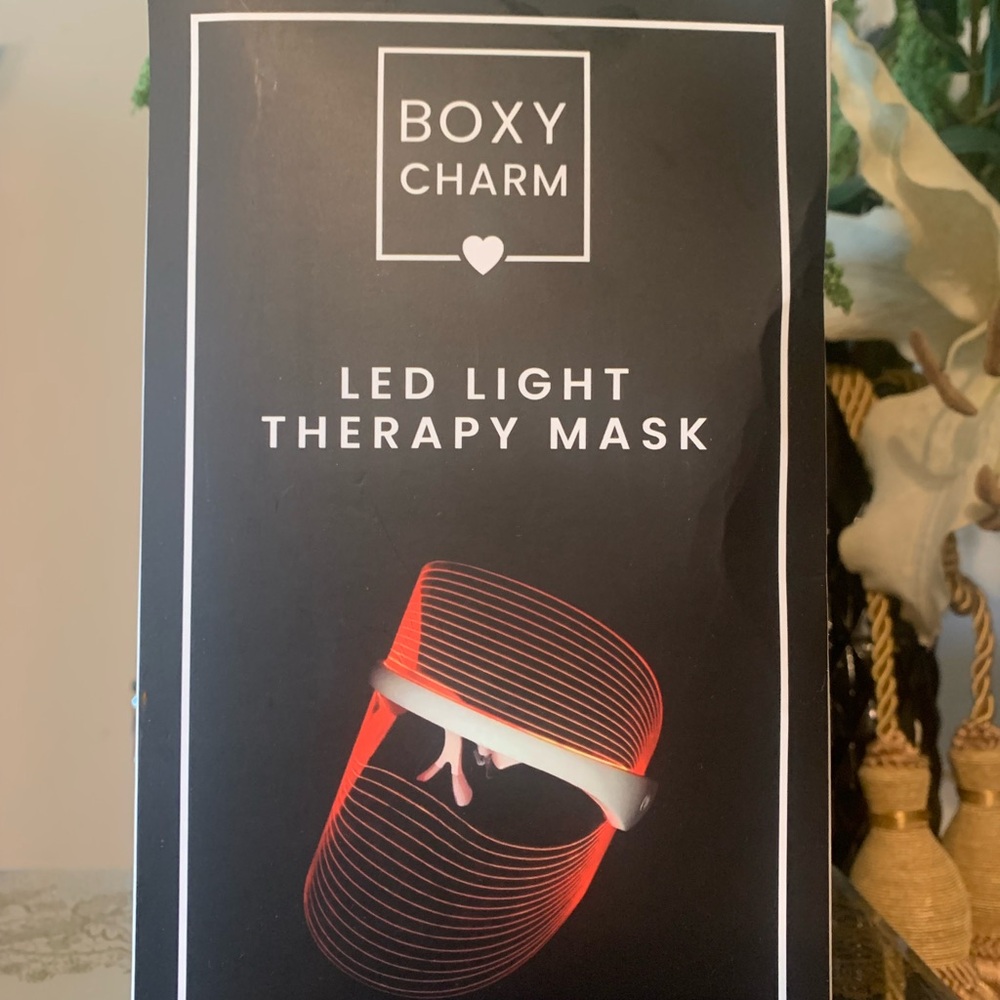BoxyCharm LED Light Therapy Mask - Picture 3 of 4